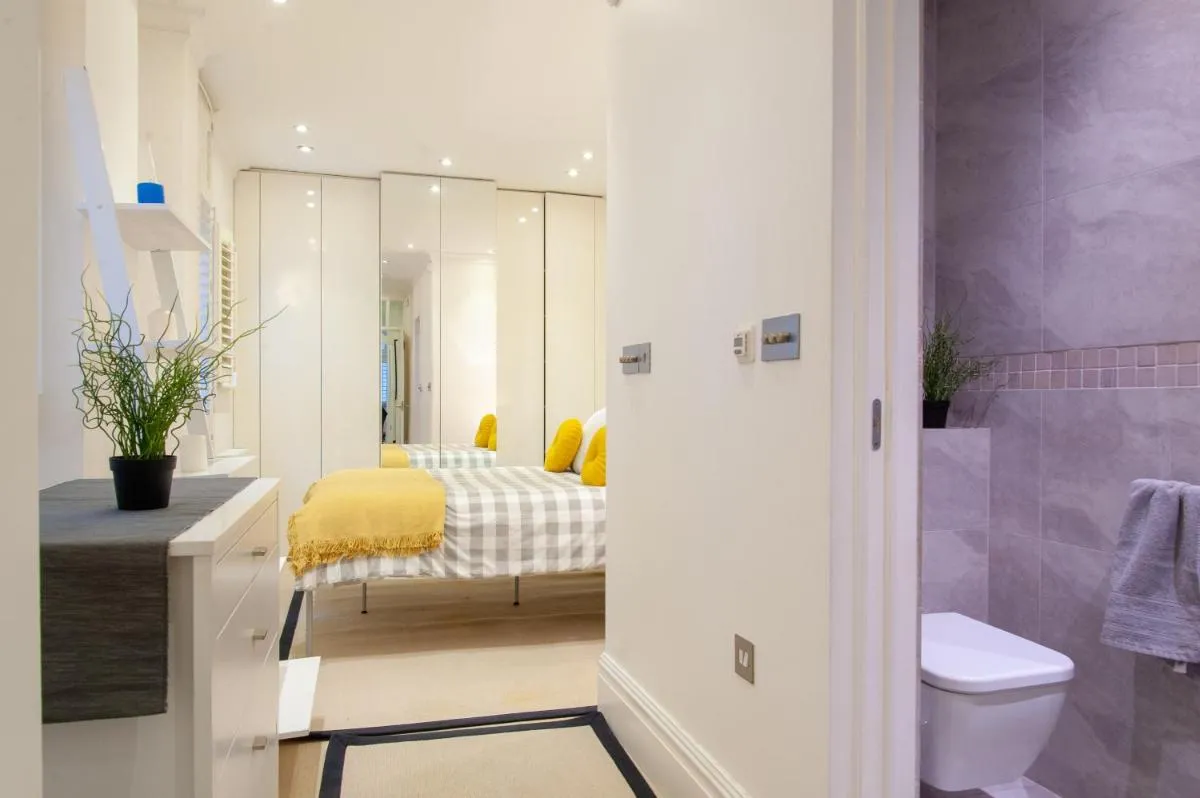 Image 3 of UNIQUE APARTMENT MARBLE ARCH