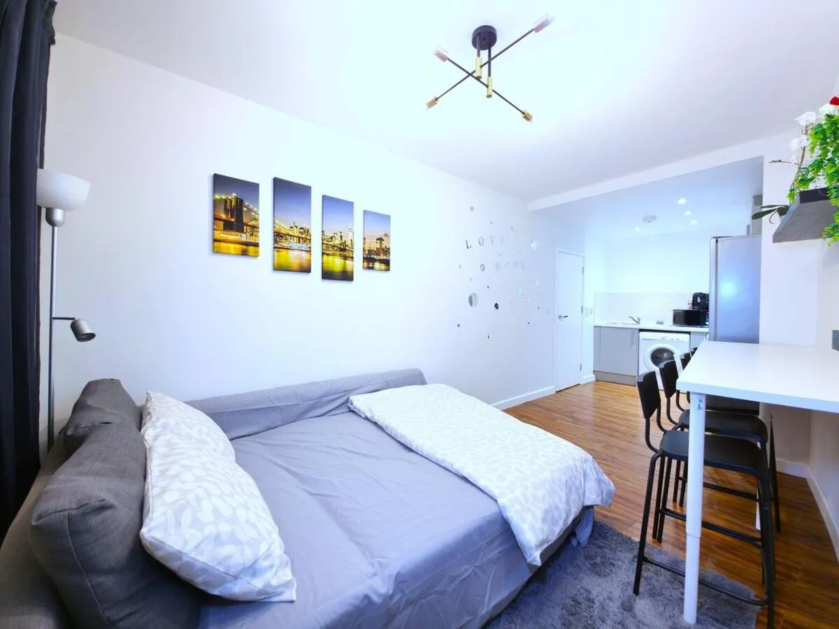 Image 4 of Ultra central, Near station 2BR 2BATH 6Sleep
