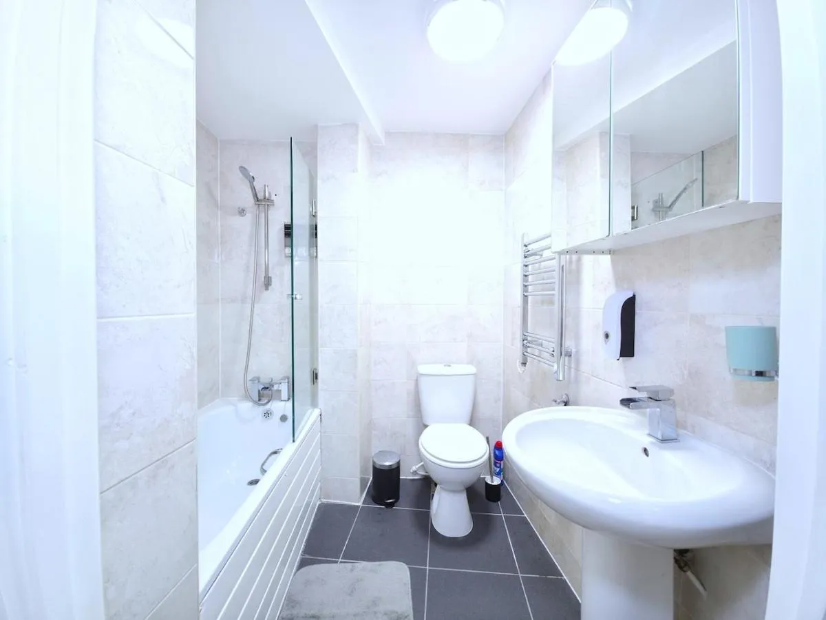 Image 3 of Ultra central, Near station 2BR 2BATH 6Sleep