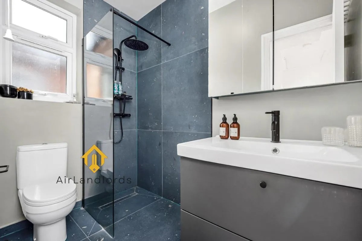 Image 3 of Unique 2 bedroom Flat in Heart of Walthamstow
