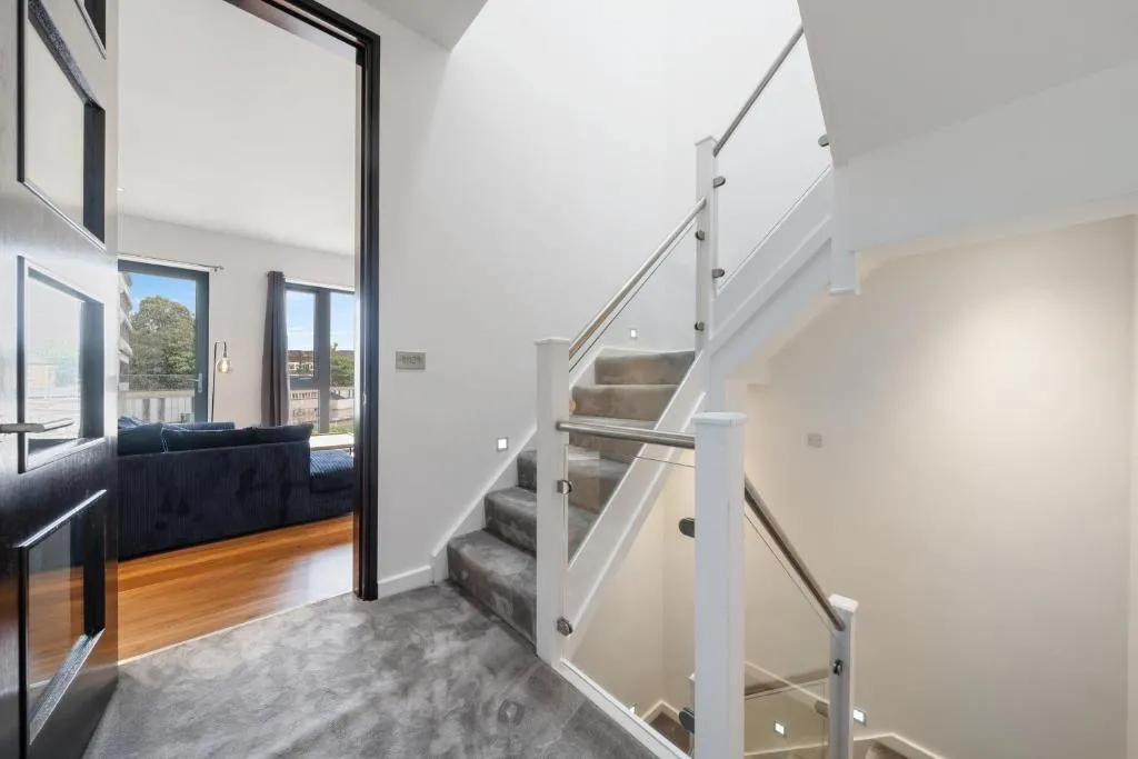 Image 1 of Unique Large, Luxury & StylishTownhouse 5BR