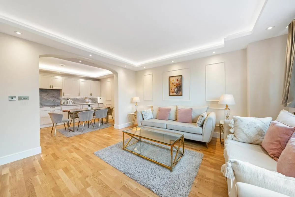 Image 4 of Upscale Comfort 3 Beds over Harrods Residence