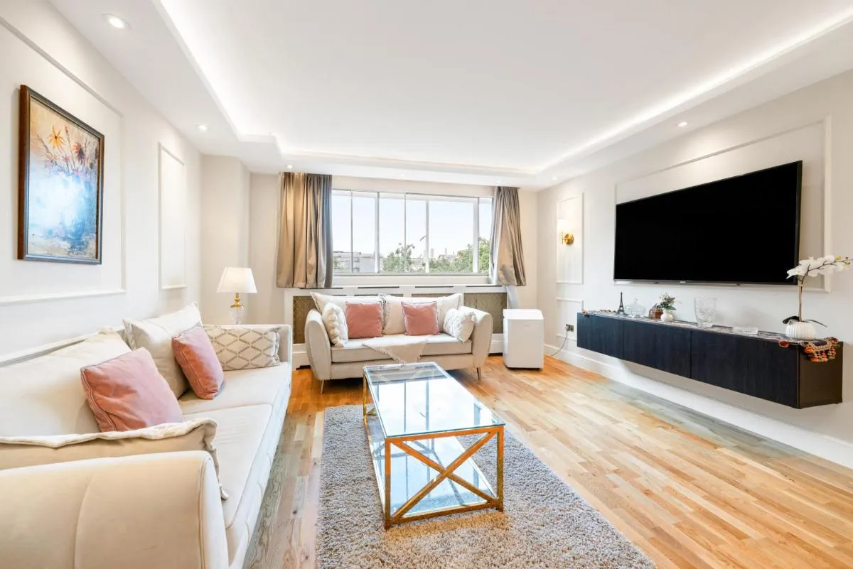 Image 5 of Upscale Comfort 3 Beds over Harrods Residence