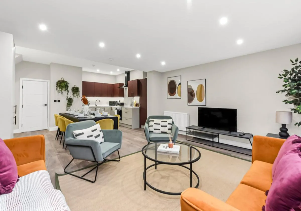 Image 5 of Urban Oasis – Chic 4BR Stay Perfect for Big Groups