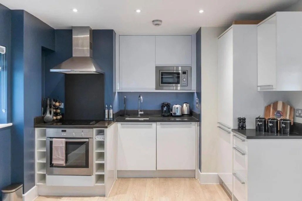 Image 3 of Urban Retreat in Southwark 2BR Gem for 4