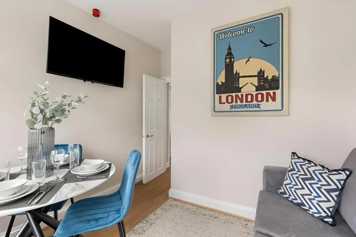 Image 5 of Urban Vibes, Modern 2BR Flat in Prime London Spot