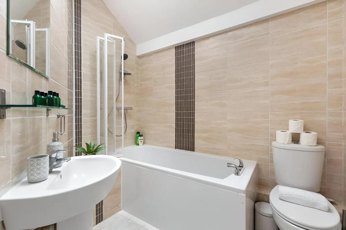 Image 4 of Urban Vibes, Modern 2BR Flat in Prime London Spot