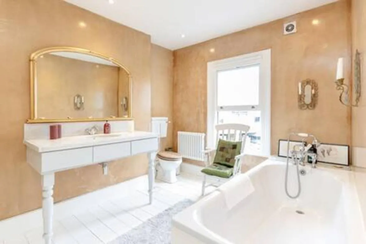 Image 3 of Vauxhall 3 Bed House by BaseToGo