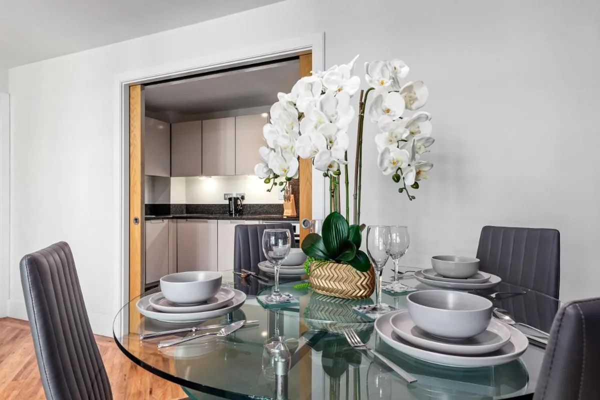 Image 2 of Vauxhall large 2bedroom Central London with amazing River View Panoramic Balcony
