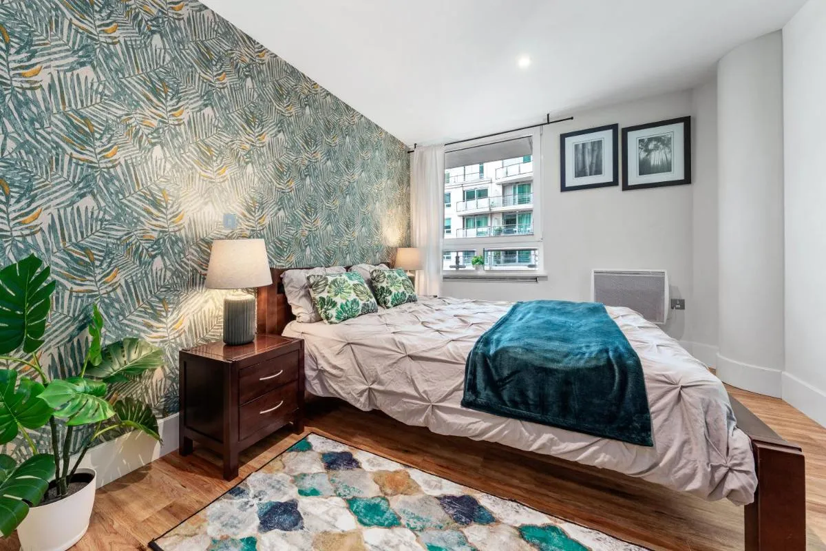 Image 3 of Vauxhall large 2bedroom Central London with amazing River View Panoramic Balcony