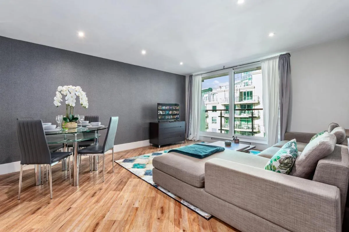 Image 5 of Vauxhall large 2bedroom Central London with amazing River View Panoramic Balcony