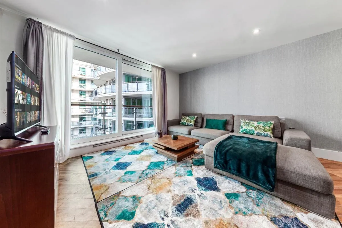 Image 4 of Vauxhall large 2bedroom Central London with amazing River View Panoramic Balcony