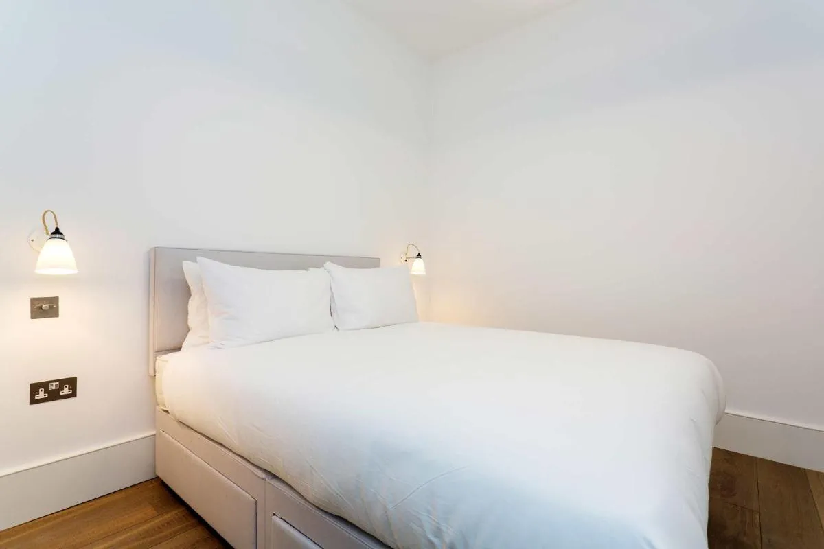 Image 2 of Veeve – Contemporary in Swiss Cottage