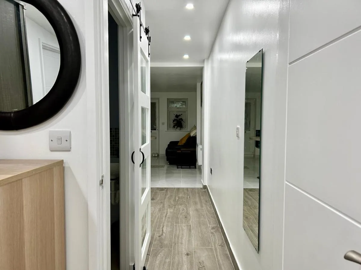 Image 4 of Verb Studio – North London Enfield Self Catering Holiday – work accommodation