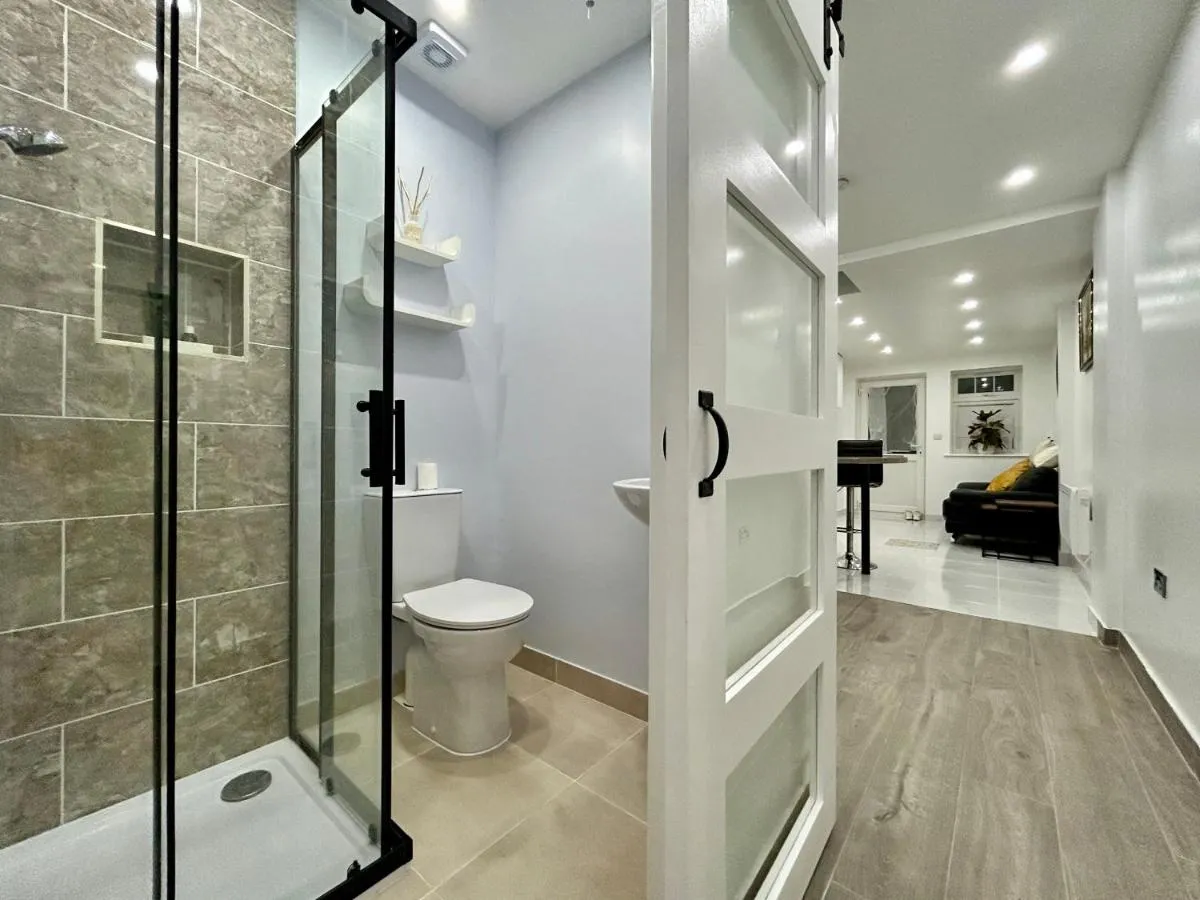 Image 5 of Verb Studio – North London Enfield Self Catering Holiday – work accommodation