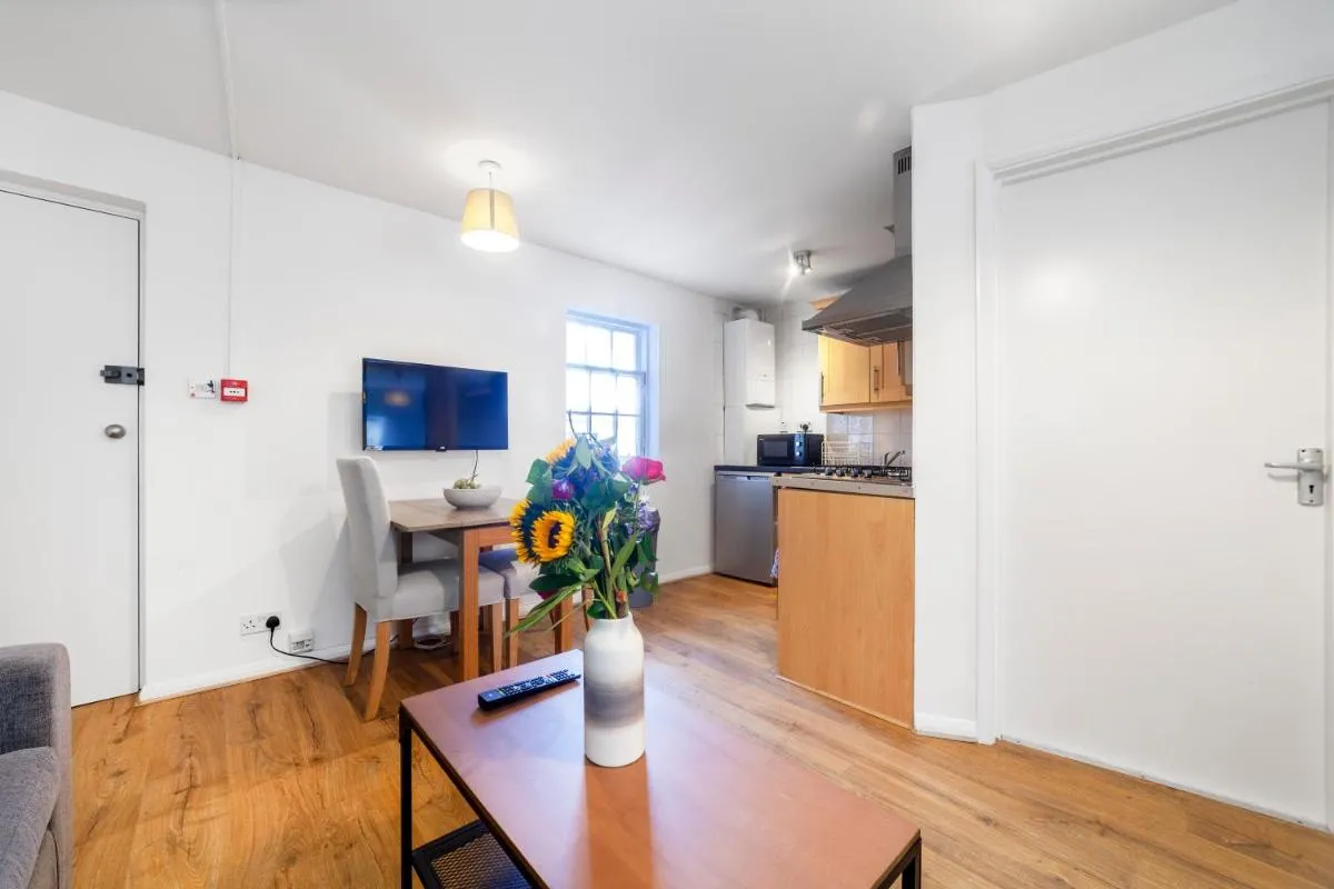 Image 4 of Vibrant 2BR Flat in the heart of Fitzrovia
