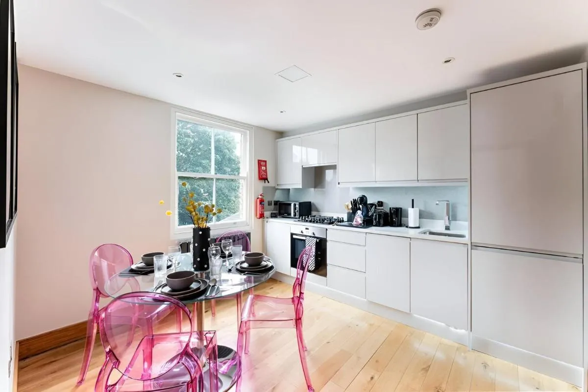 Image 5 of Vibrant Urban Escape, Family Friendly – Sleeps 8!