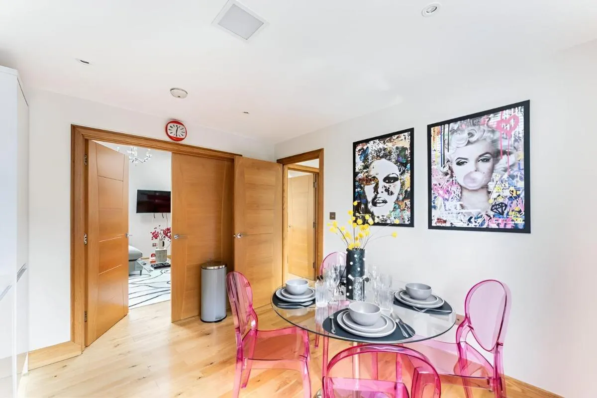 Image 3 of Vibrant Urban Escape, Family Friendly – Sleeps 8!