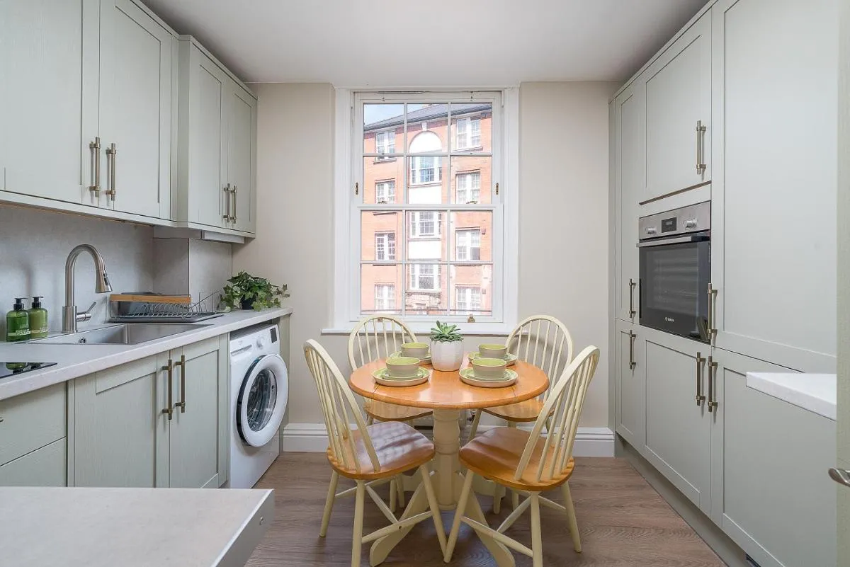 Image 3 of Victoria 2 bedroom flat – Buckingham palace