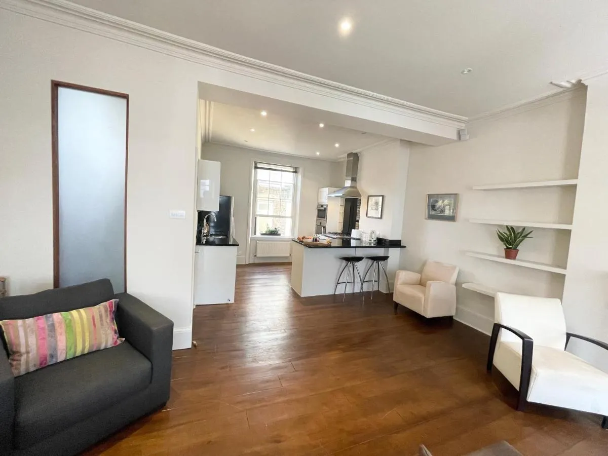 Image 3 of Victoria Maisonette Apartment
