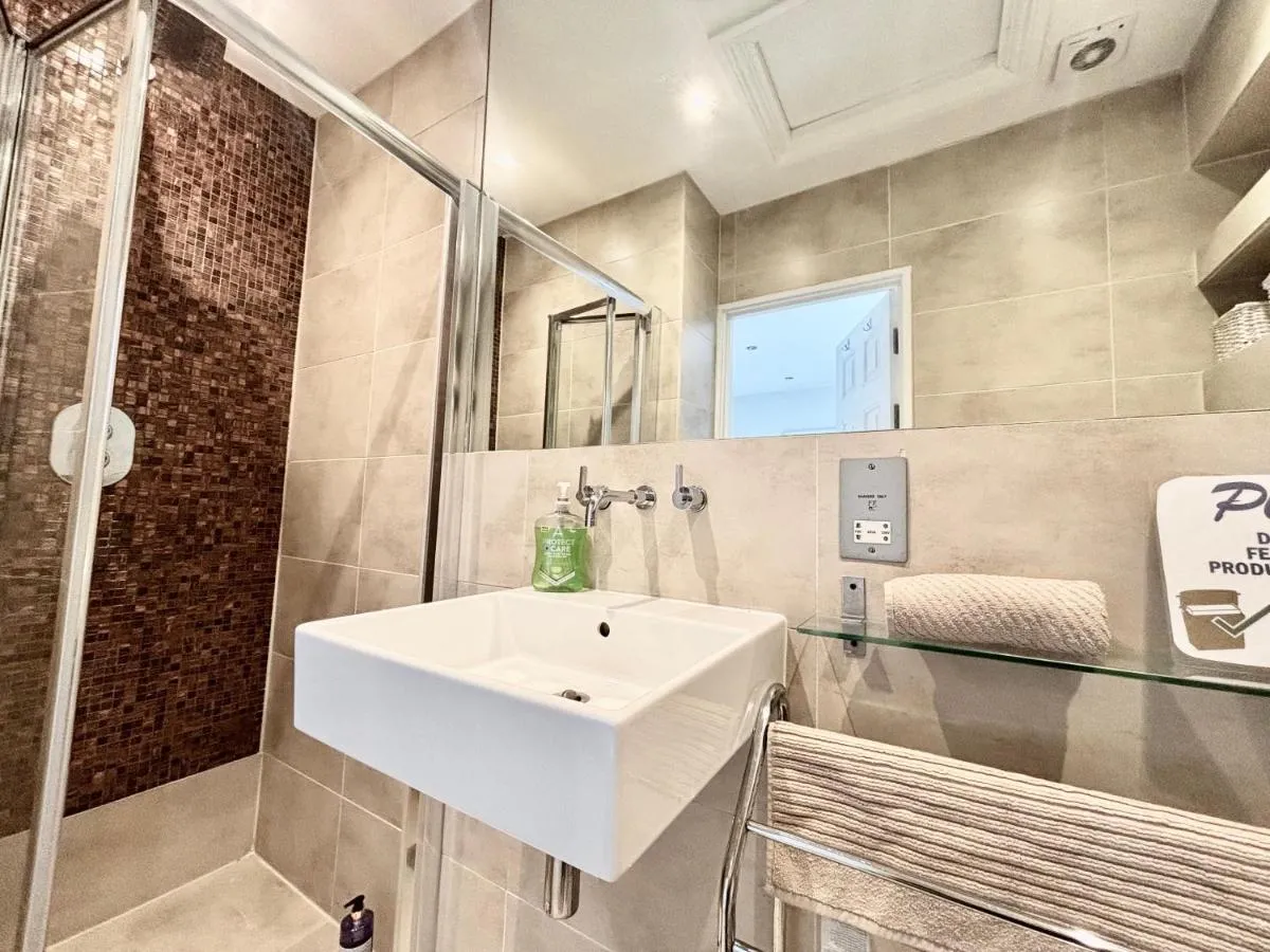 Image 3 of Victorian modern two bedrooms flat in West Kensington with London skyline view