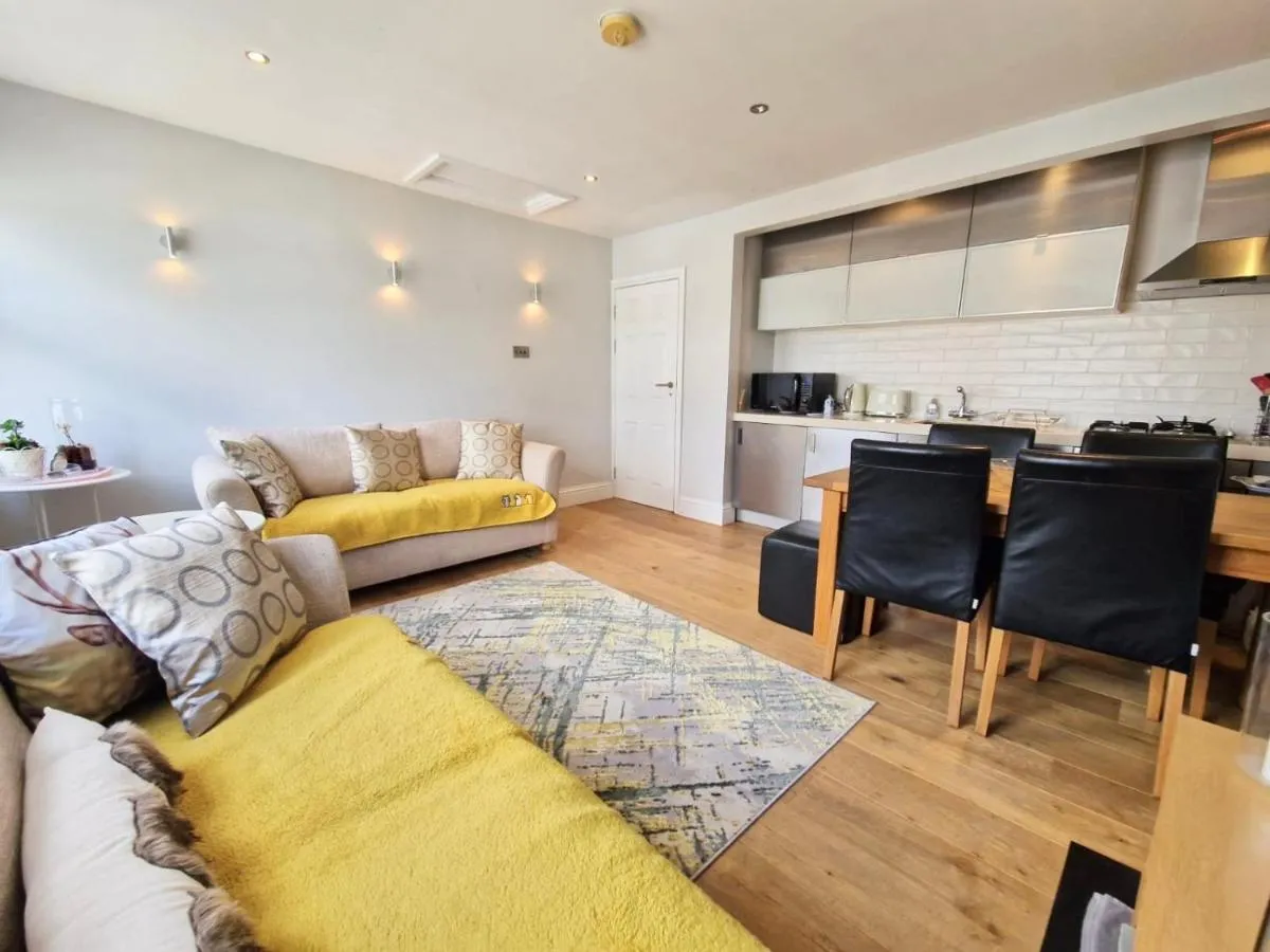 Image 4 of Victorian modern two bedrooms flat in West Kensington with London skyline view