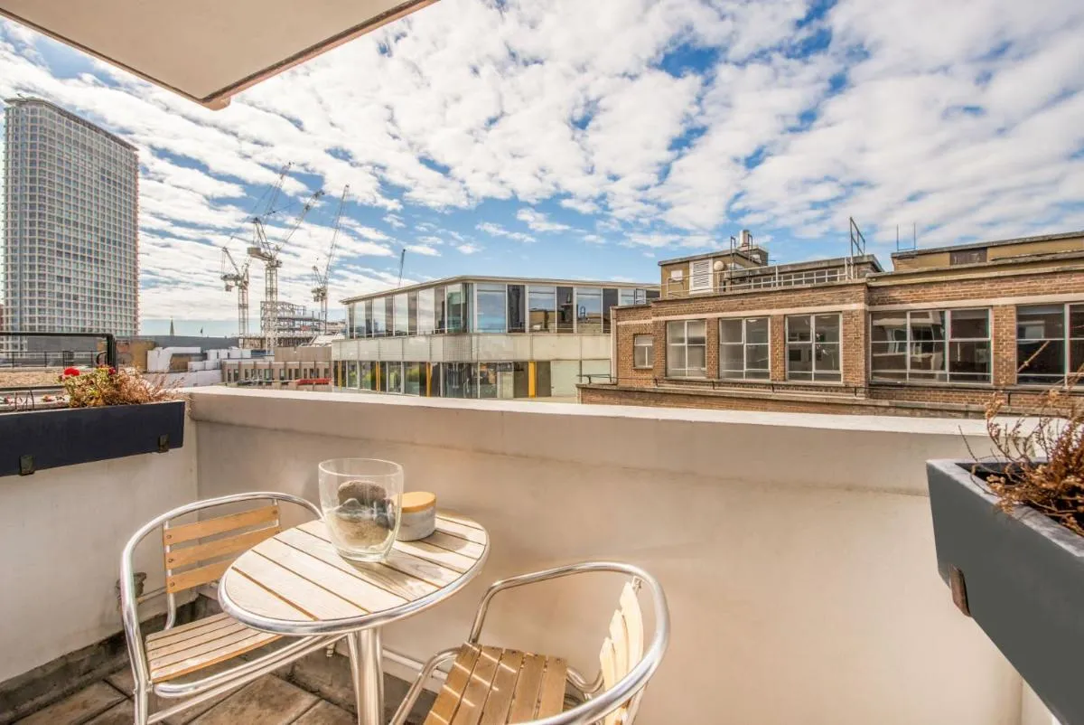 Image 4 of Views For Days – Fitzrovia – by Frankie Says