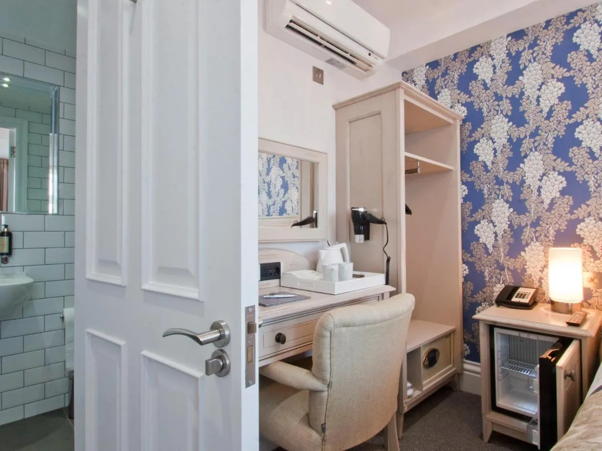 Image 3 of W12 Rooms