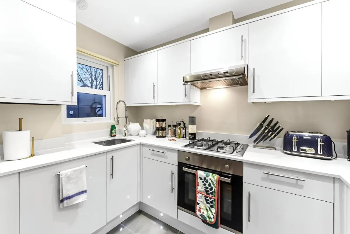 Image 3 of Warm & Cozy 2-Bed Flat-Perfect for Groups!