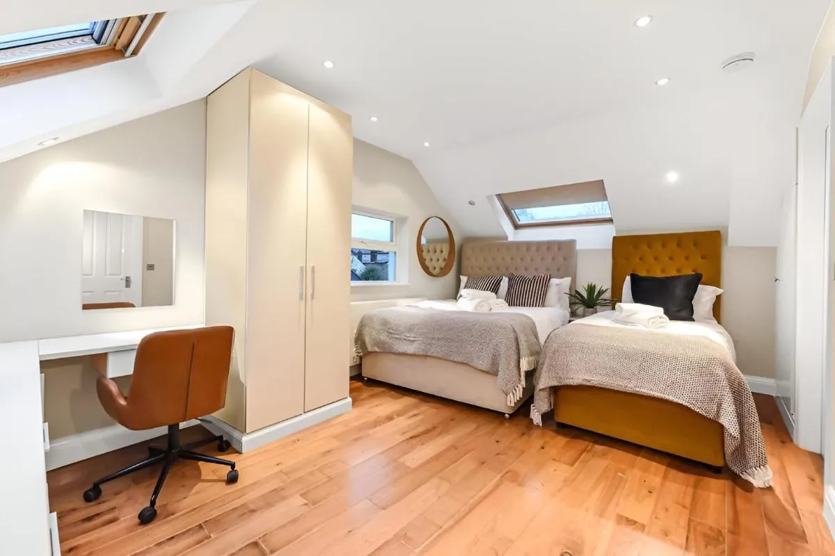 Image 4 of Warm & Cozy 2-Bed Flat-Perfect for Groups!
