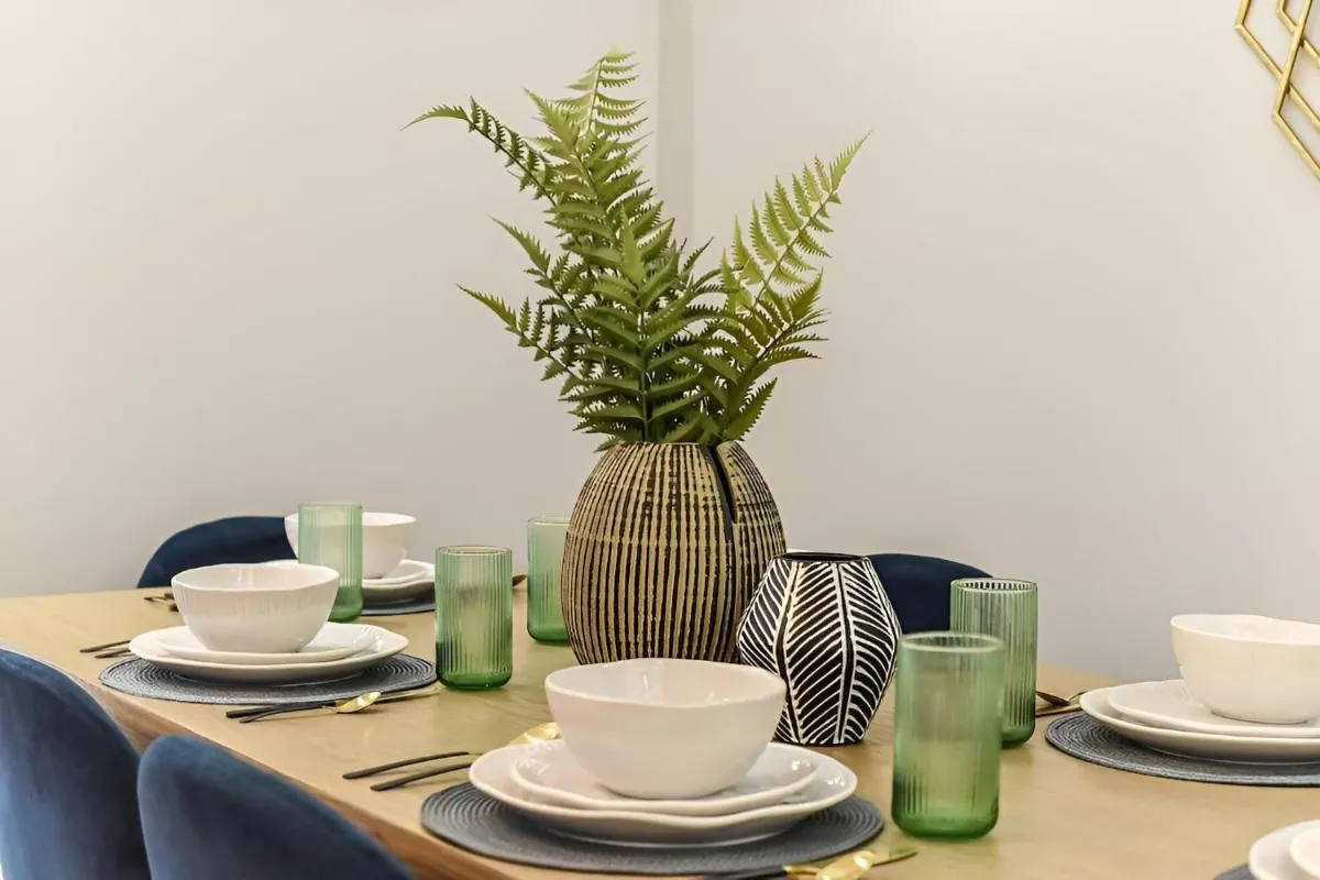 Image 5 of Warm & Cozy 2-Bed Flat-Perfect for Groups!