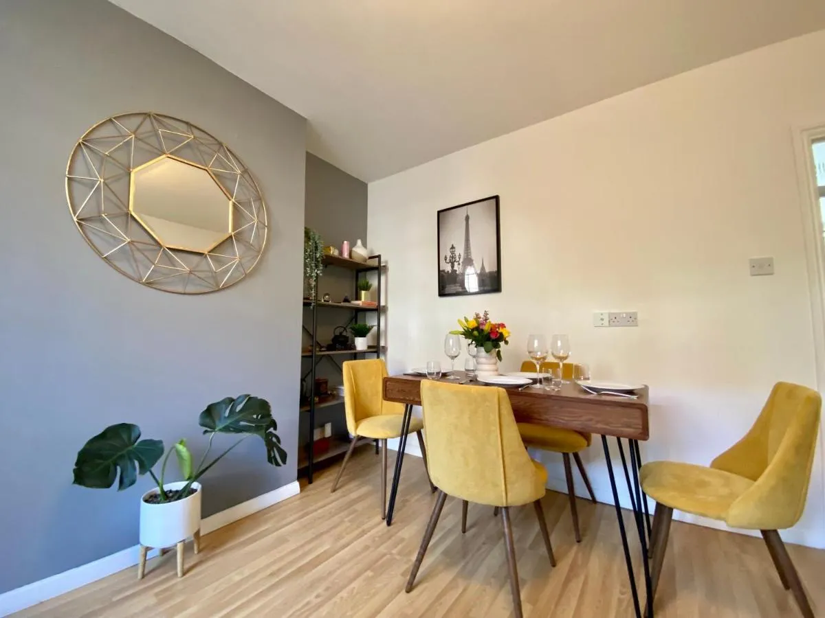 Image 4 of Waterloo Apartment