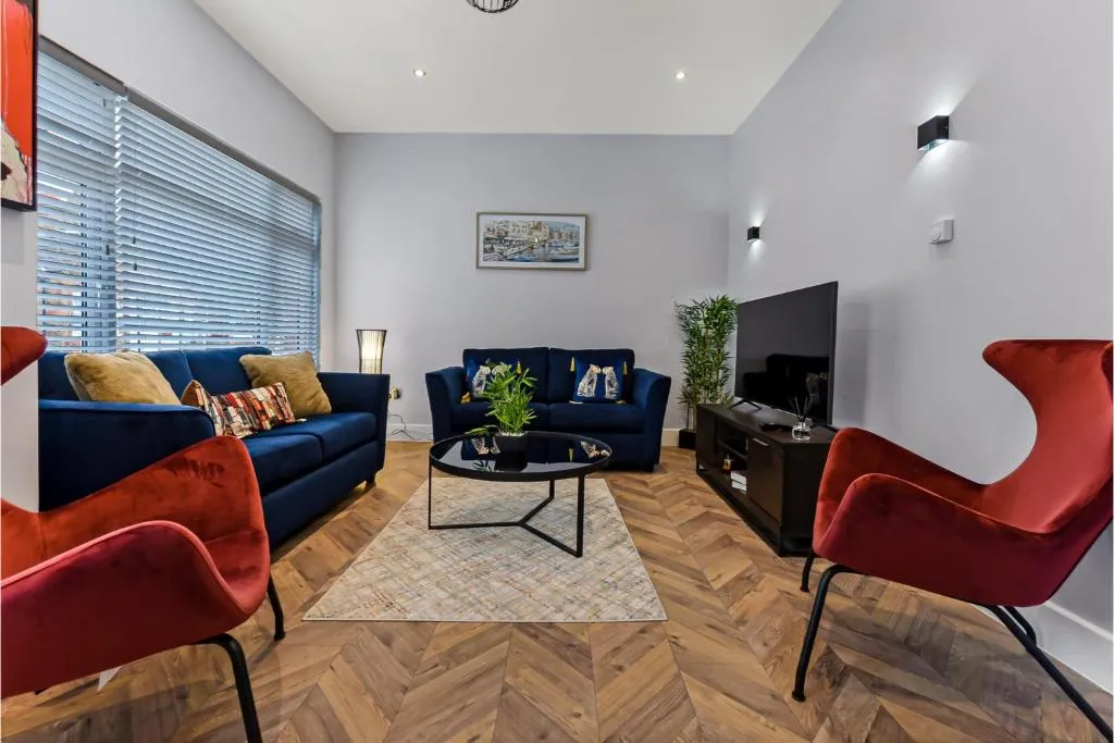 Image 1 of Welcoming and Radiant – Lovely & Family Friendly!