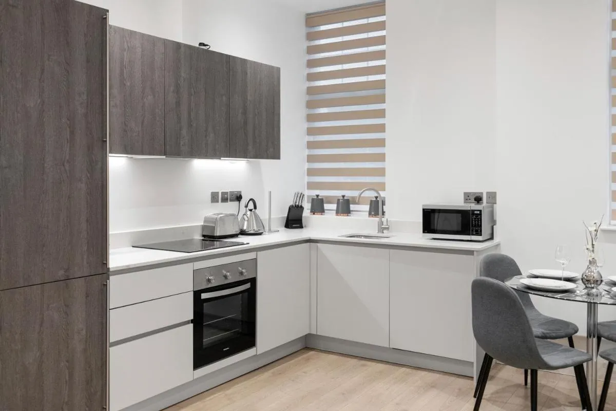 Image 4 of Welcoming and Spacious Apartment- Excellent Location