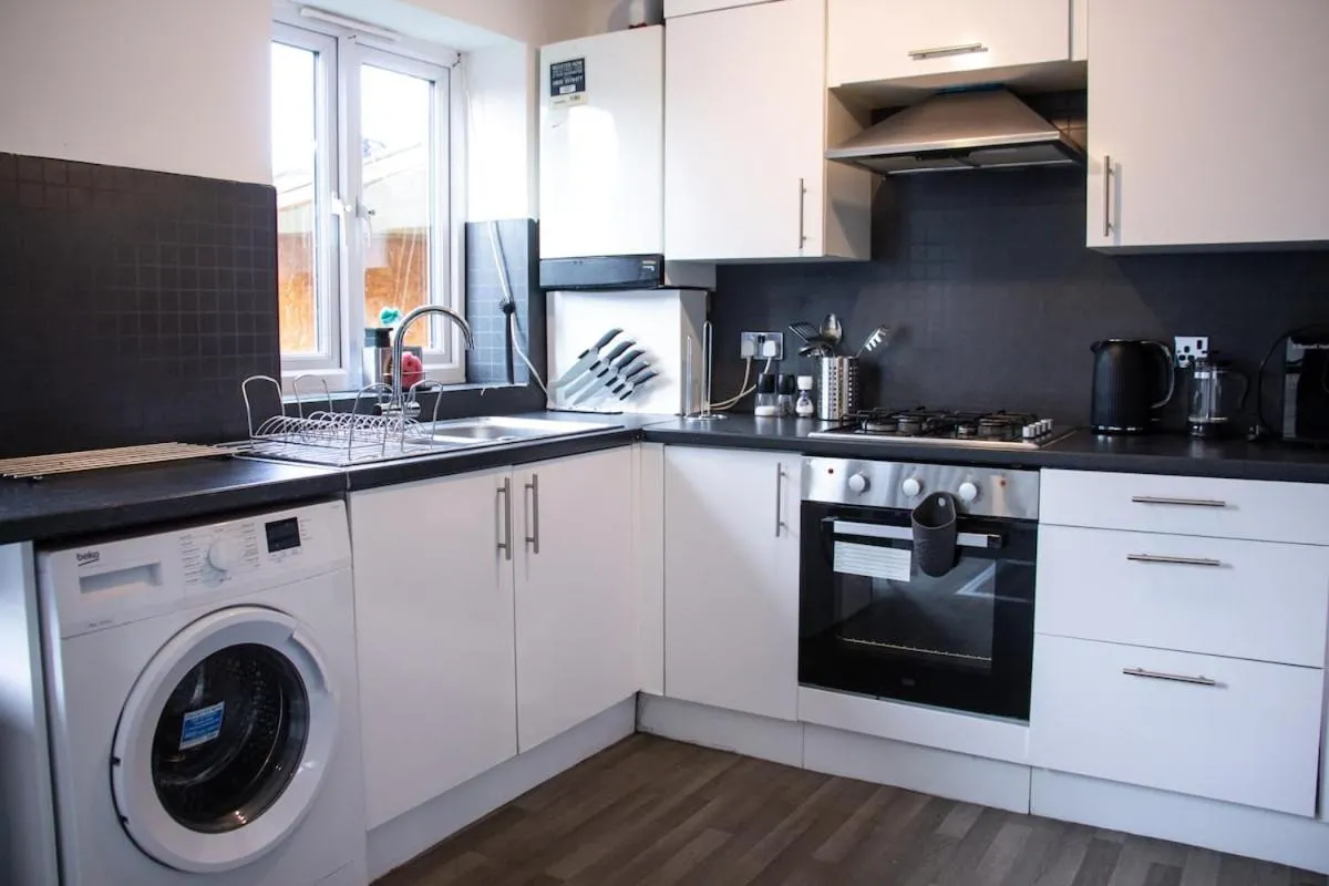 Image 3 of Wembley Spacious 6-Bed Stay