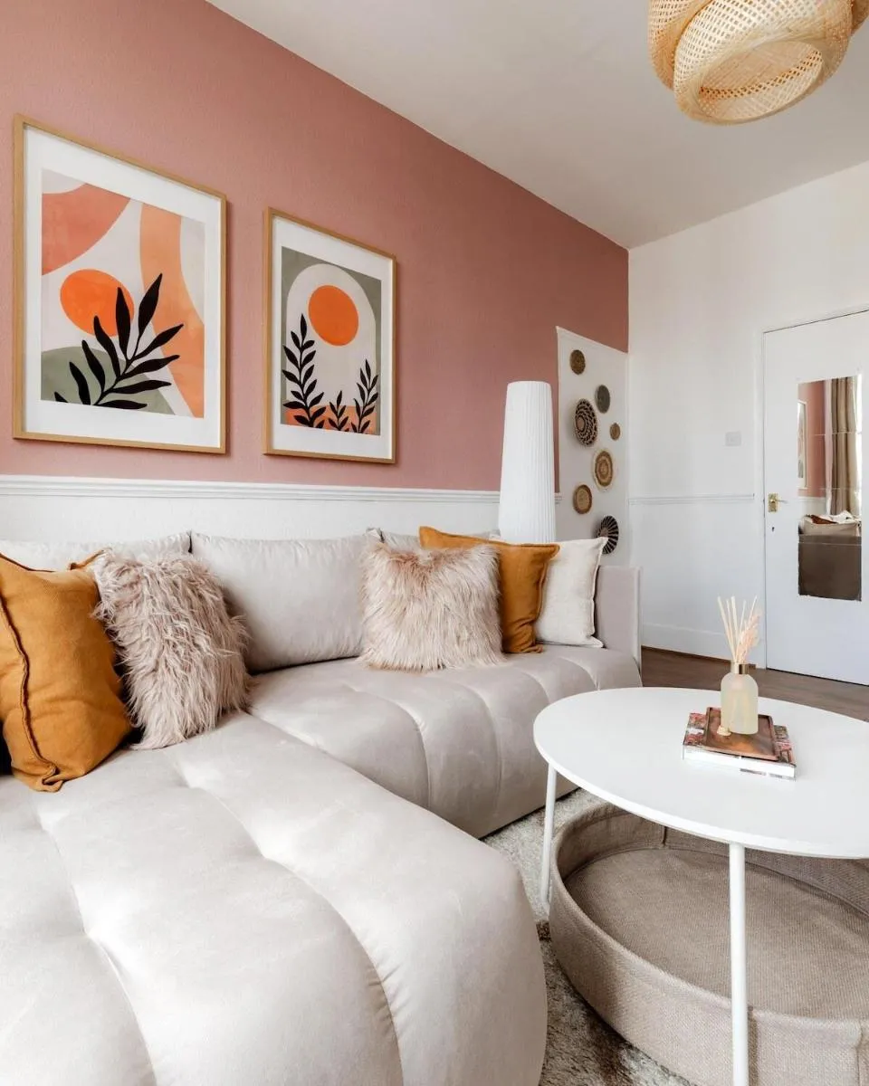 Image 4 of West Kensigton Superb Apartments!