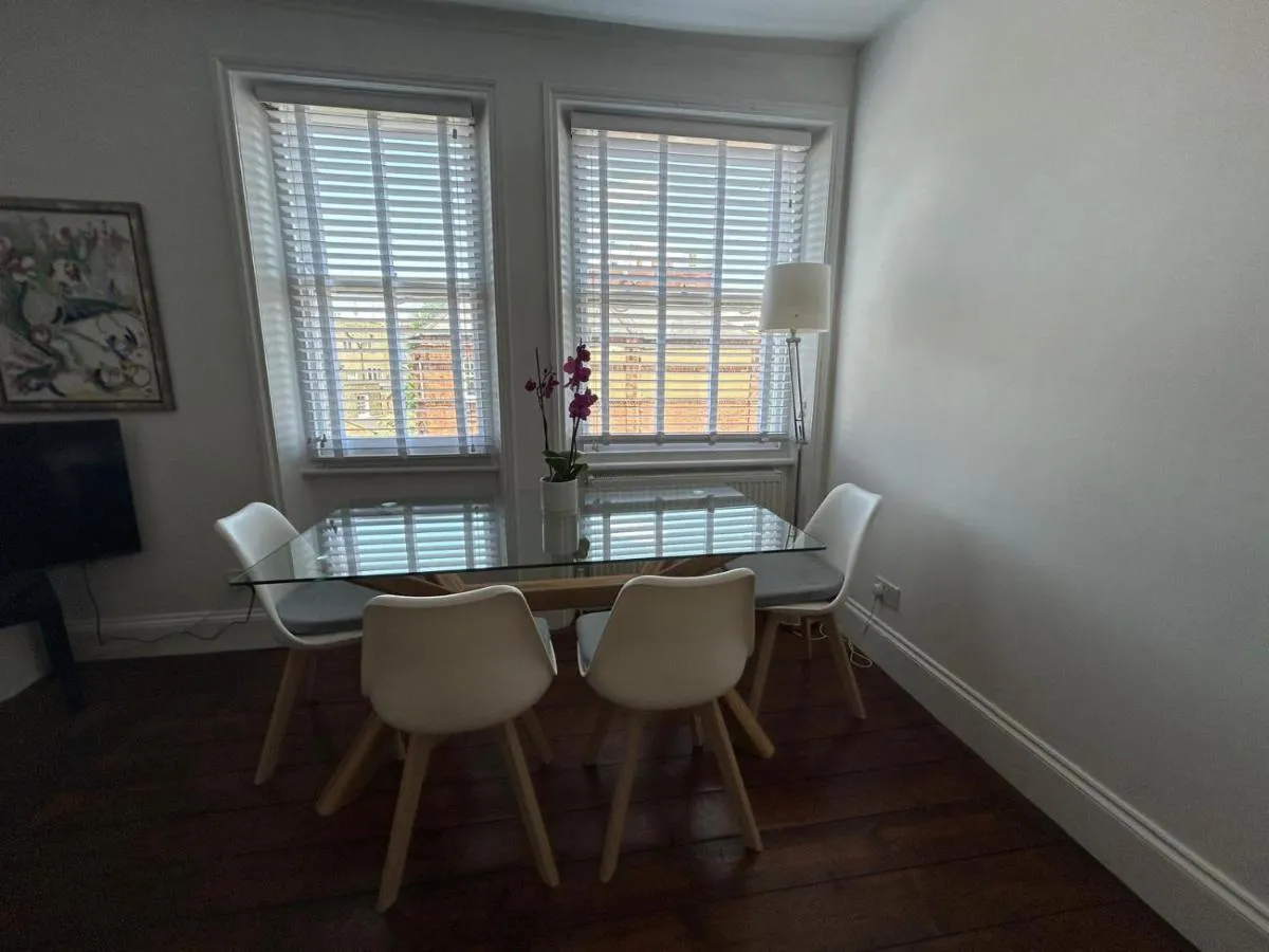 Image 5 of West Kensington 2Bed Flat