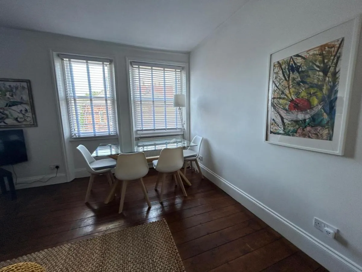 Image 3 of West Kensington 2Bed Flat