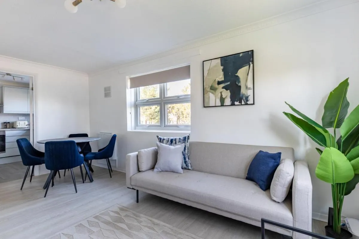 Image 3 of West London Apartment – Near Heathrow & Twickenham Rugby Stadium