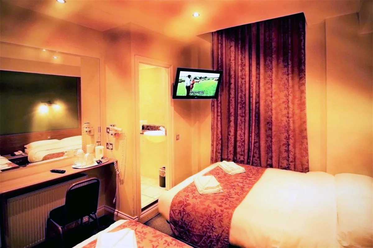 Image 3 of Westbury Hotel
