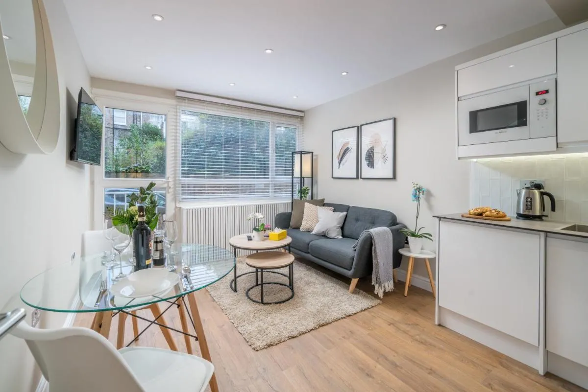 Image 4 of Westfield Apartment 2 Bedroom near Notting Hill