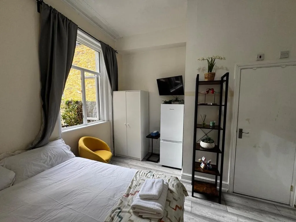 Image 1 of Westfield White City studio