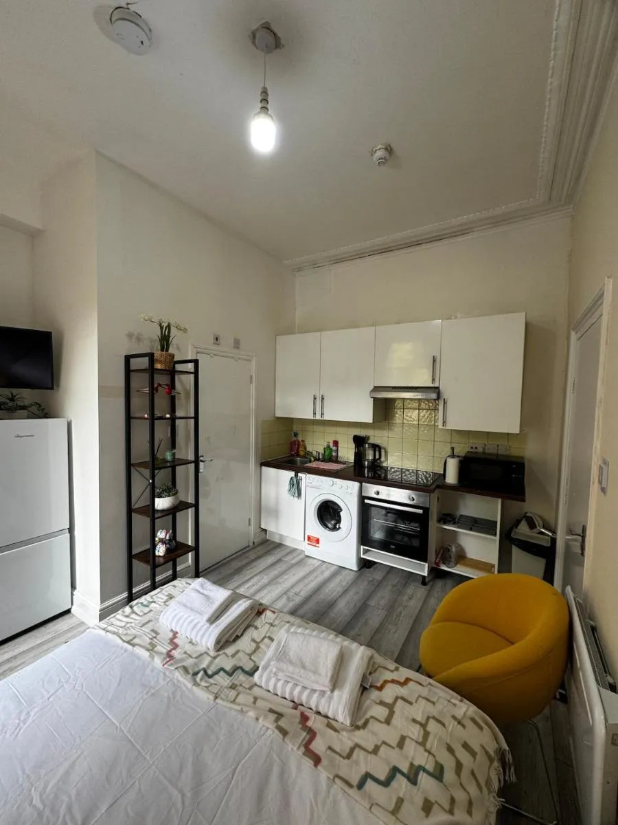 Image 5 of Westfield White City studio