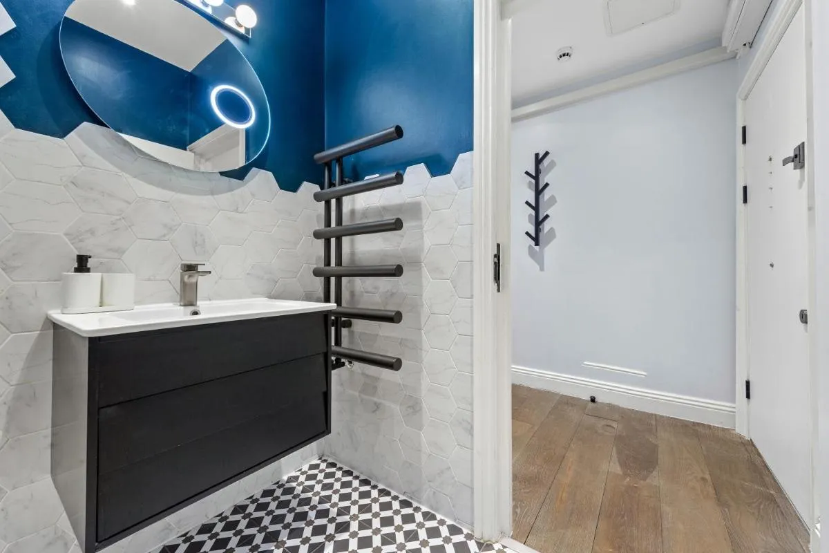 Image 3 of Westminster 2 Bedroom apartment with AC sleeps 5