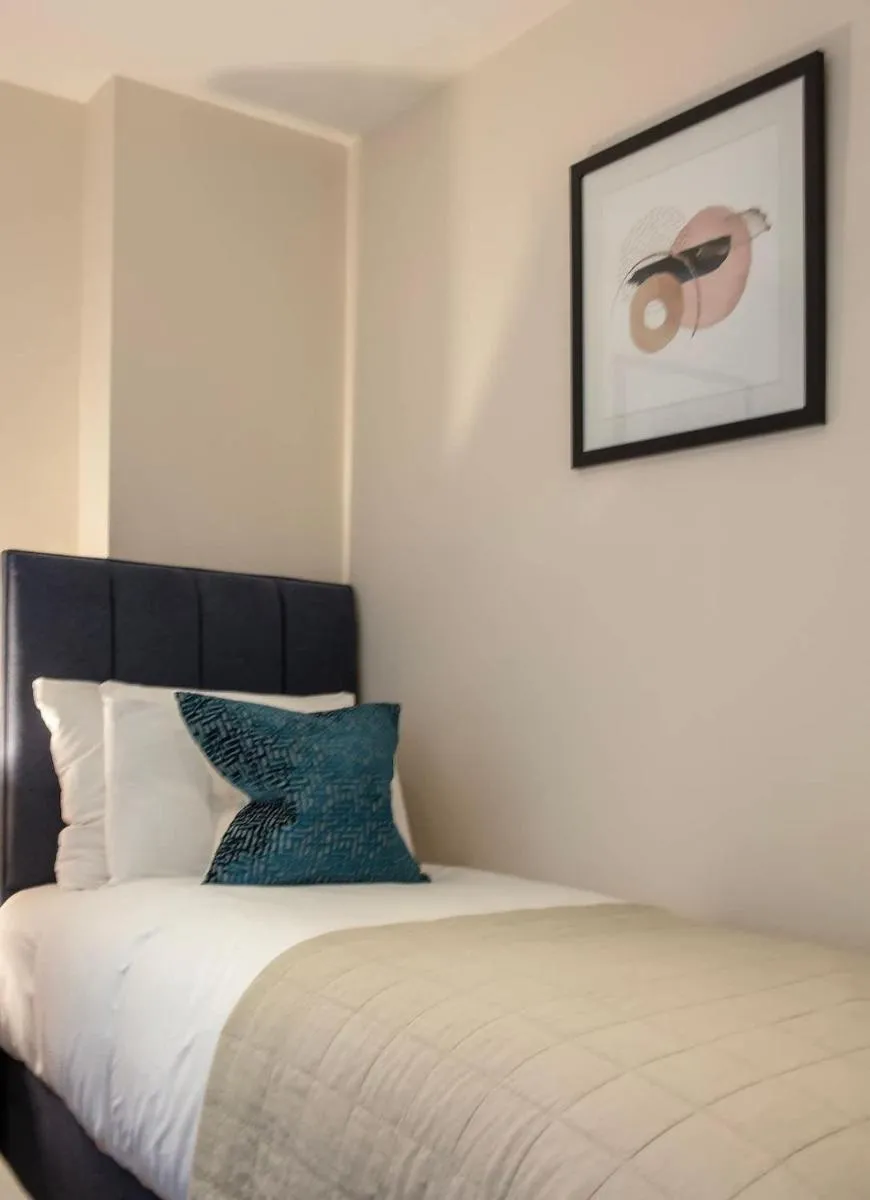 Image 5 of Westminster 2 bed 2 bath apartment with Air-Con