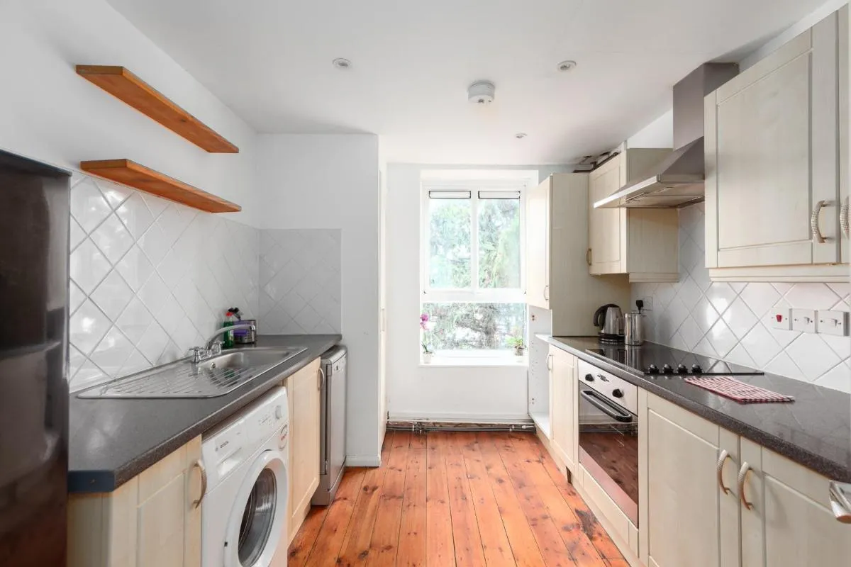 Image 4 of White City Apartment