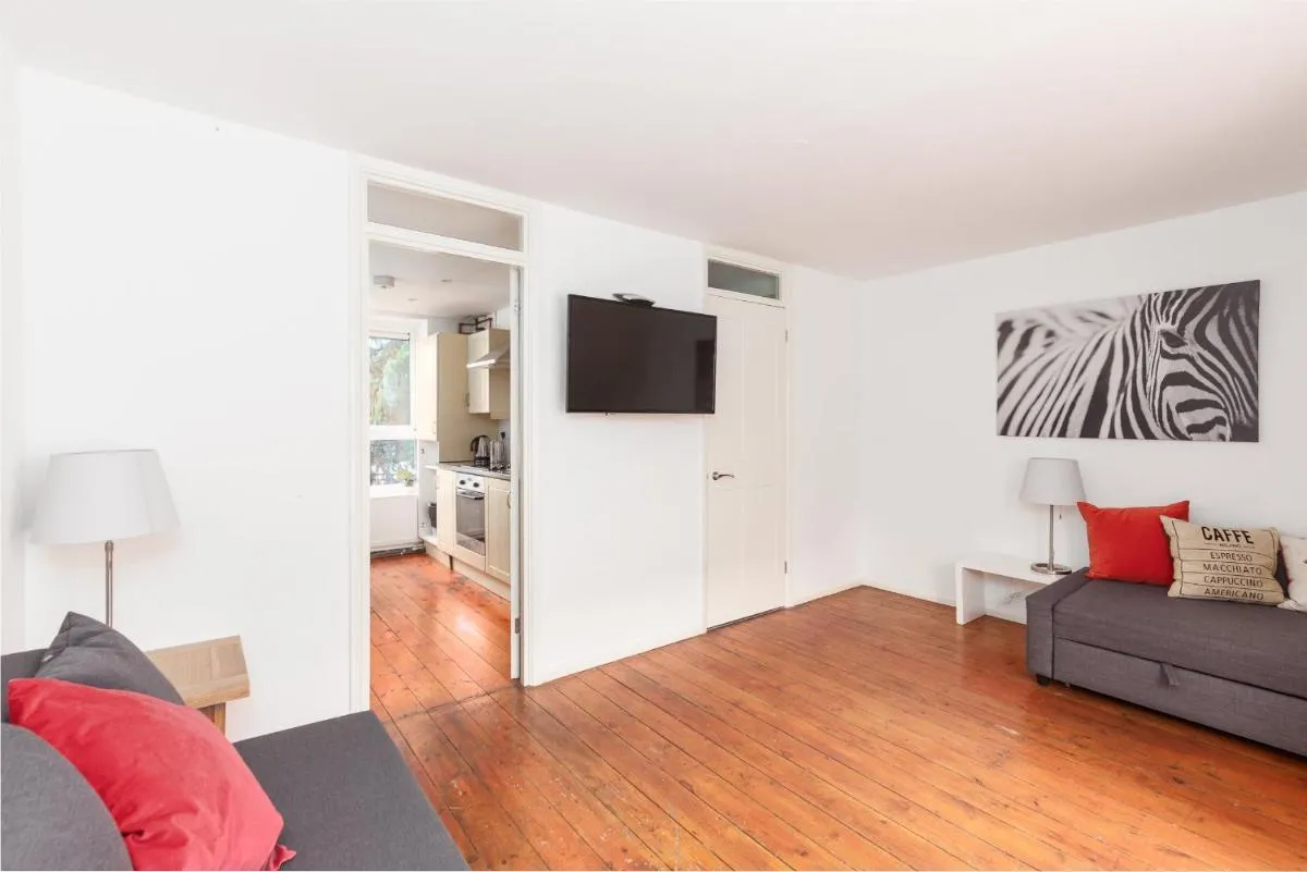 Image 5 of White City Apartment