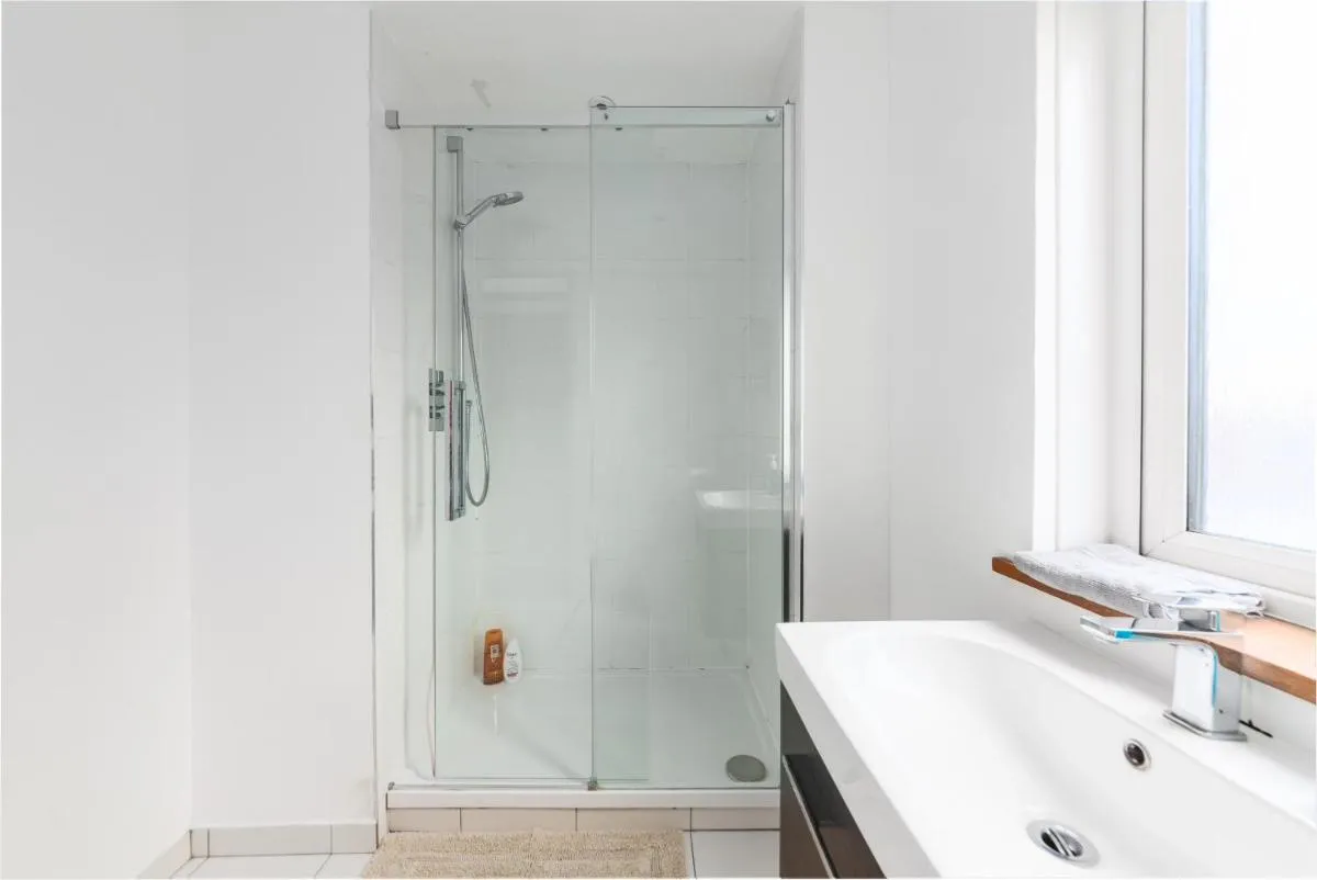 Image 3 of White City Apartment