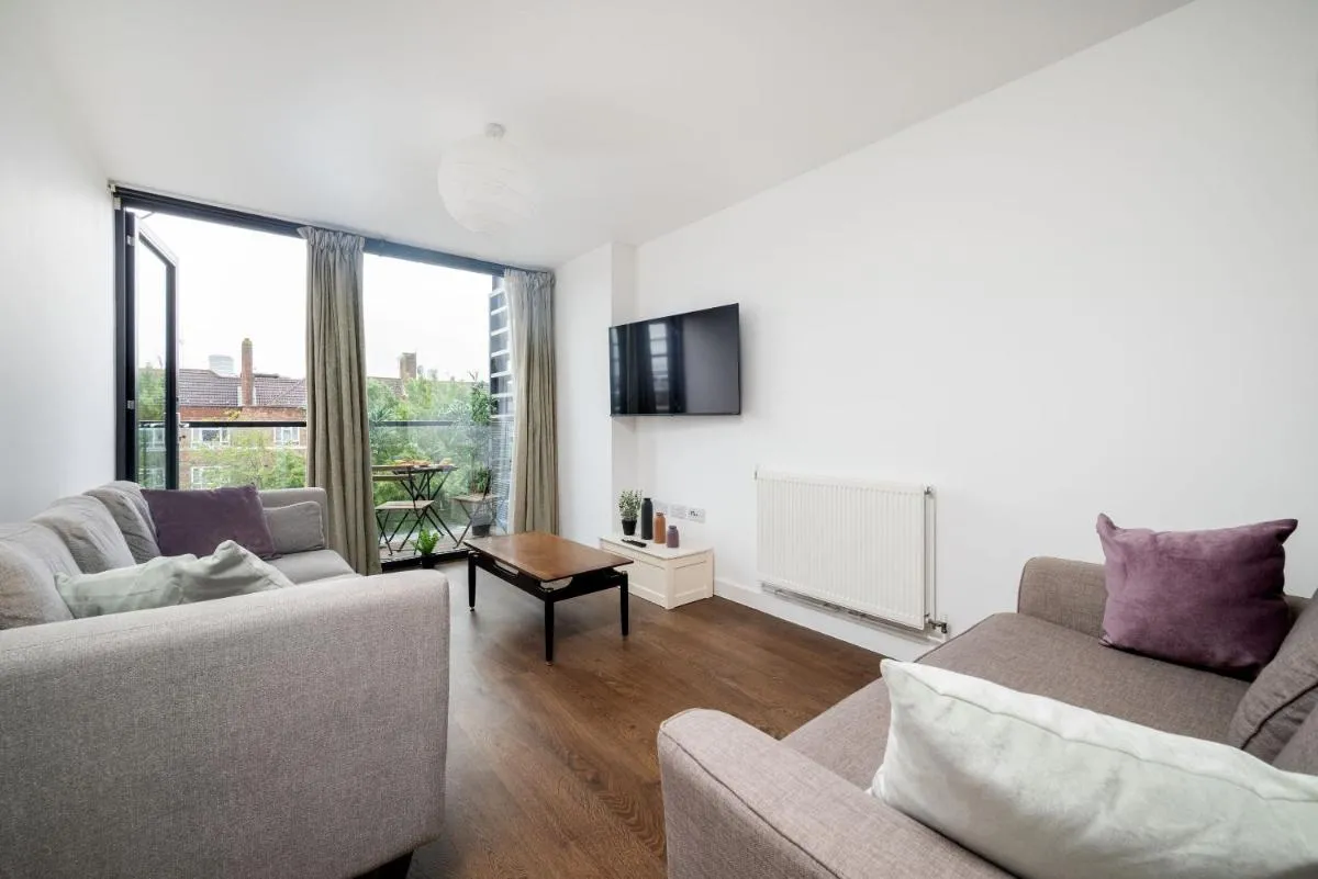 Image 4 of White City Stylish Home by StayStayStay