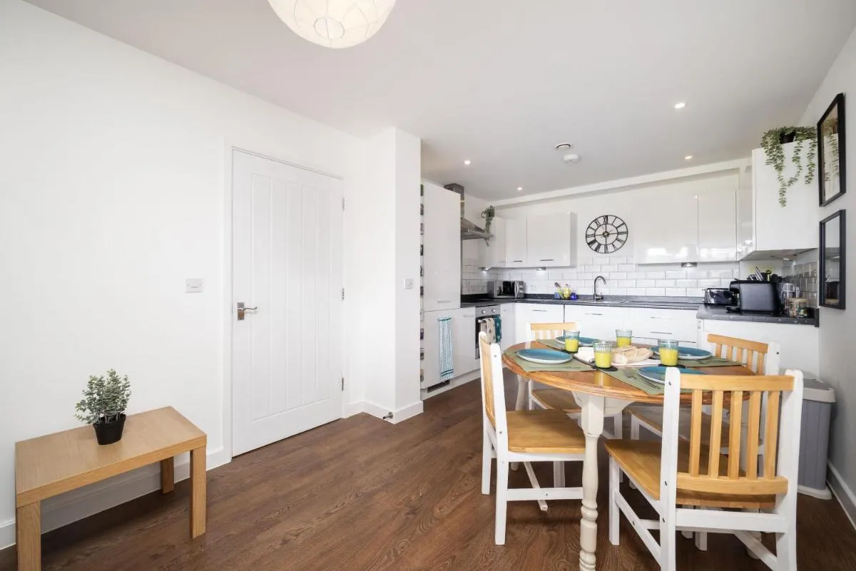 Image 5 of White City Stylish Home by StayStayStay